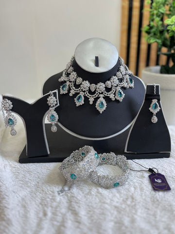 Floral zircon set with openable bangles