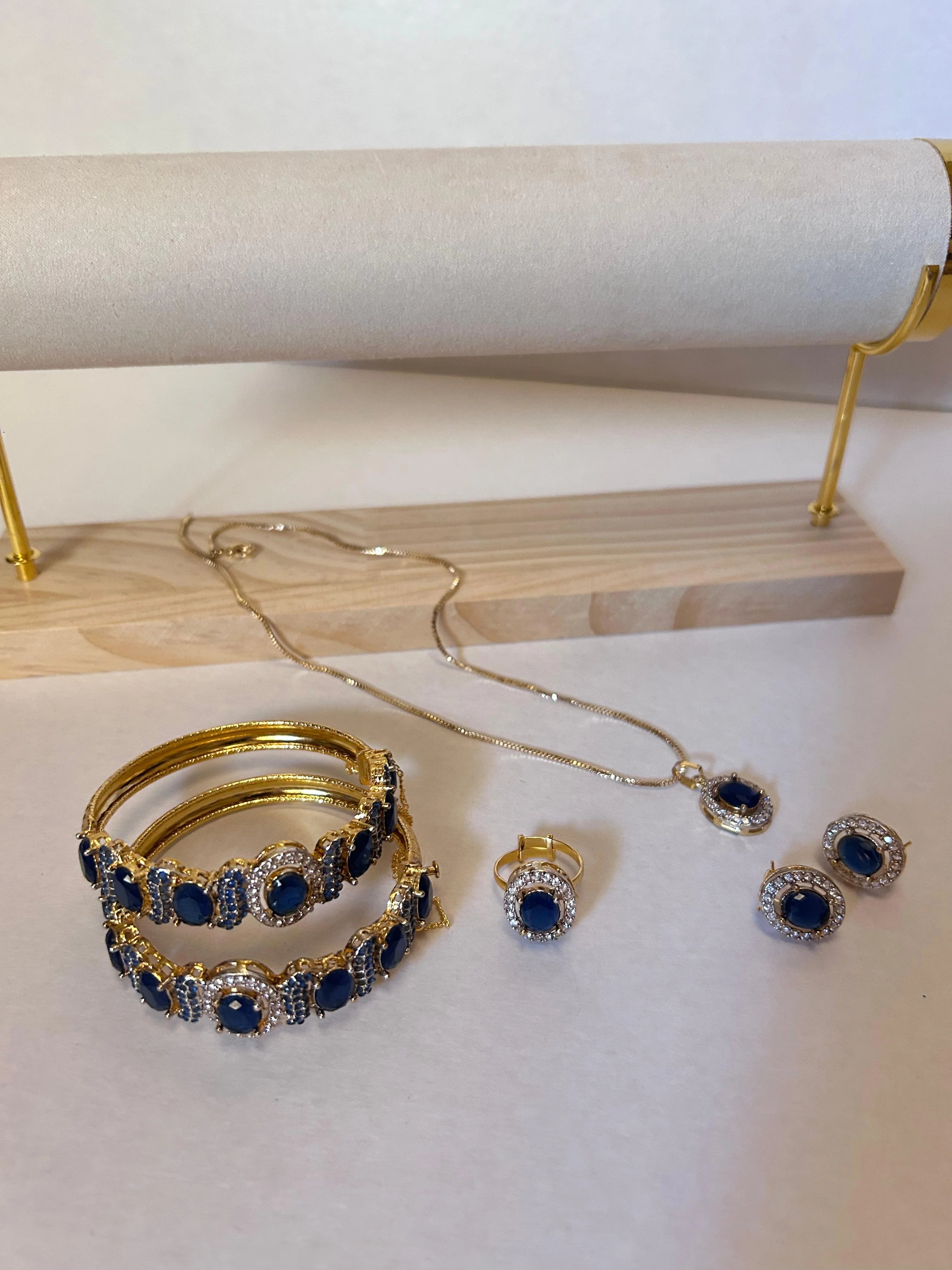 Royal Zircon Oval Complete Set