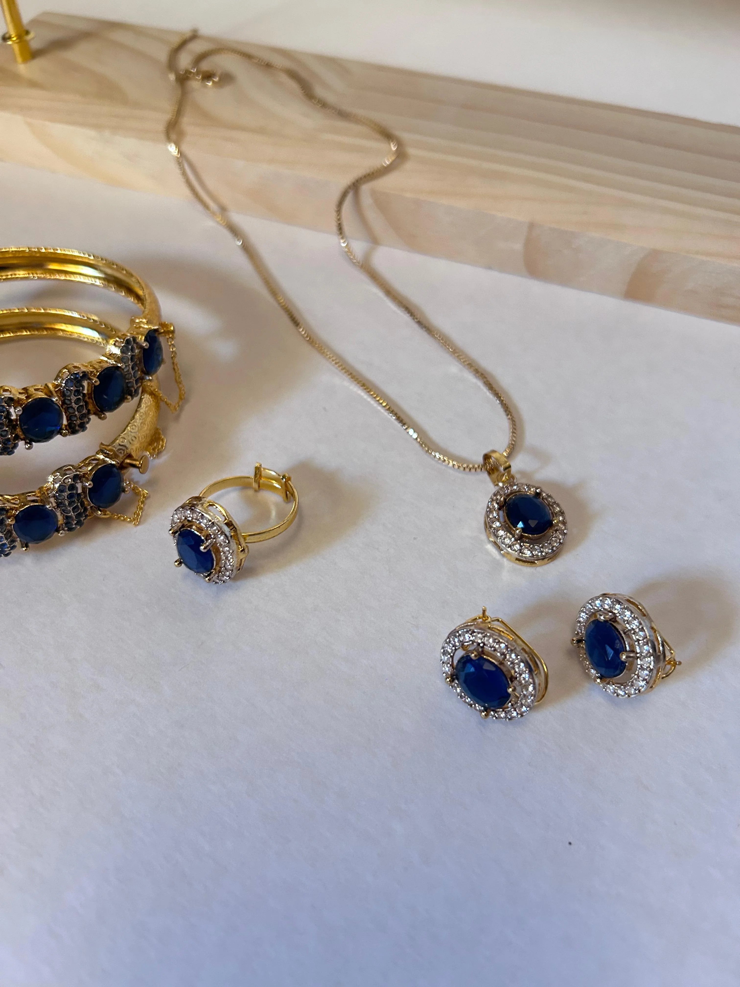 Royal Zircon Oval Complete Set