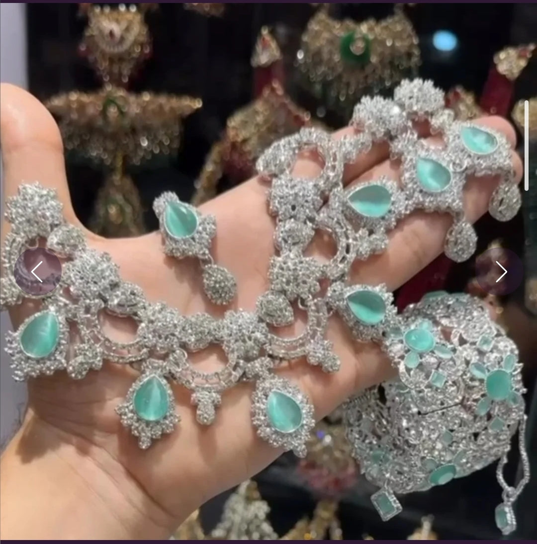 Floral zircon set with openable bangles